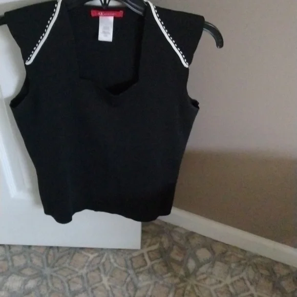 Tank - Picture 3 of 3